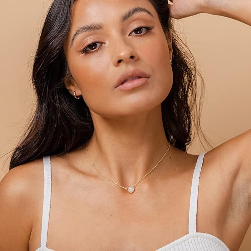 Pearl Pendant Necklace – Women's Gold-Tone Necklace